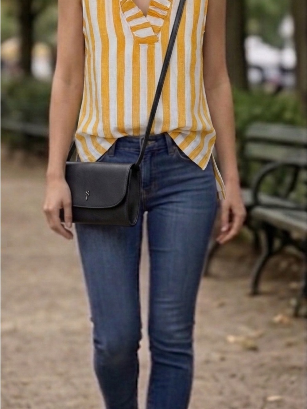 Vera Wang Classic Black Crossover Purse